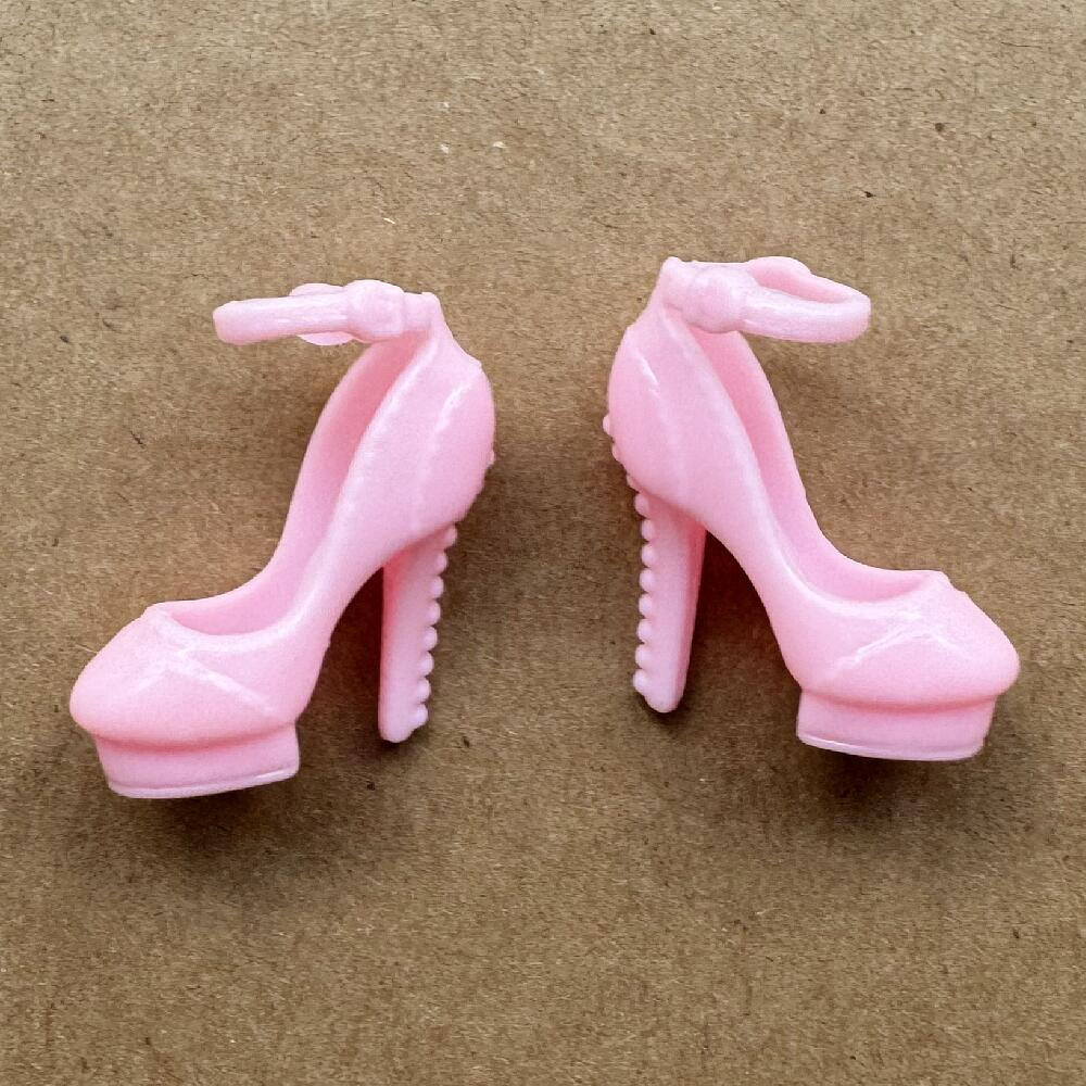 Buty na obcasie w stylu vintag – Vintage Collectible Barbies recenzja i cena