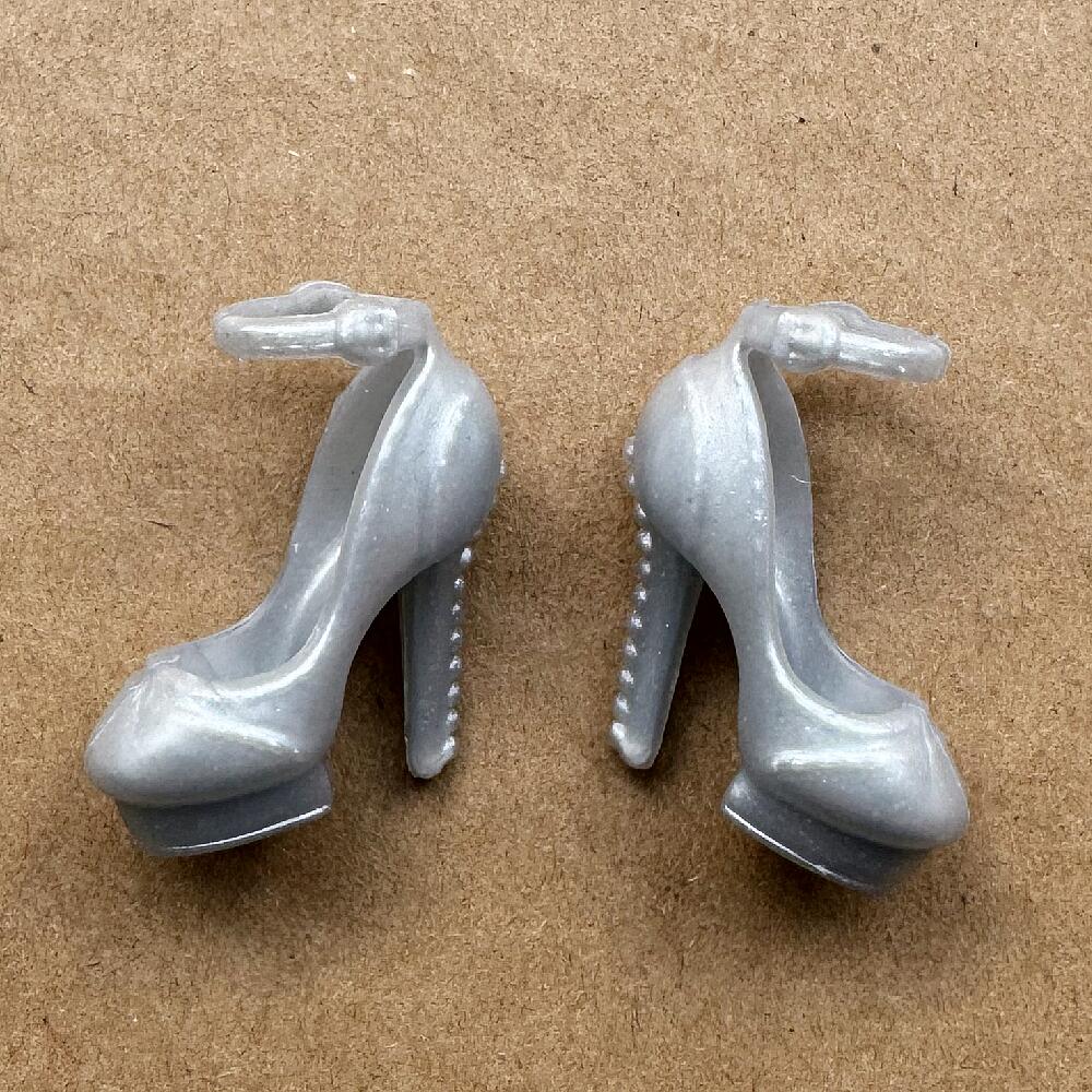 Buty na obcasie w stylu vintag – Vintage Collectible Barbies recenzja i cena
