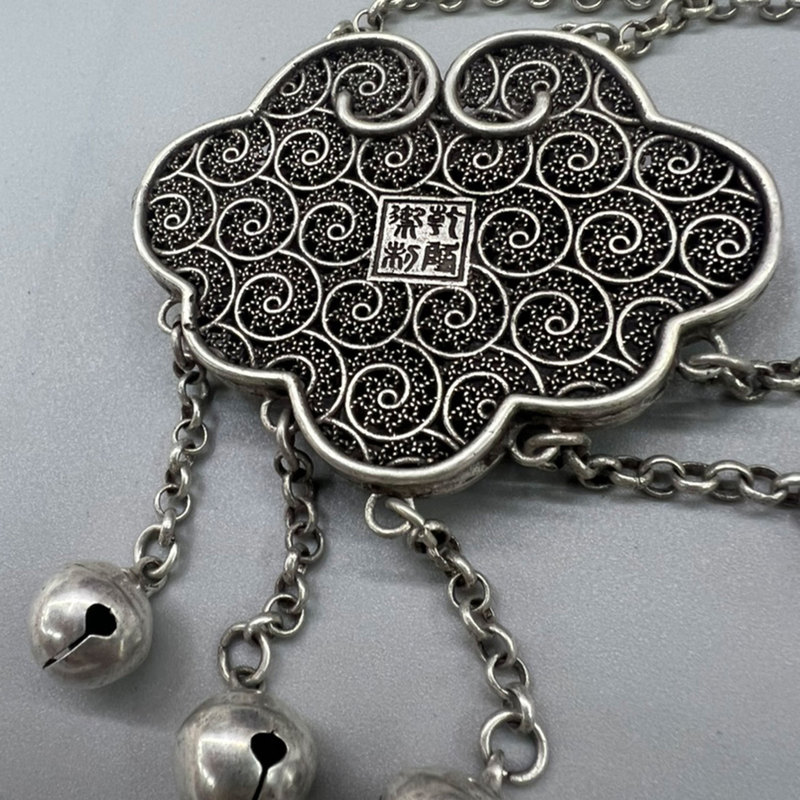 Antyczny kolekcjonerski wisior – Vintage Collectible Market recenzja i cena