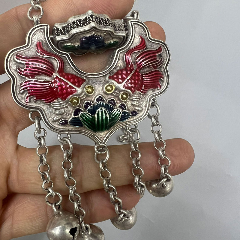 Antyczny kolekcjonerski wisior – Vintage Collectible Market recenzja i cena
